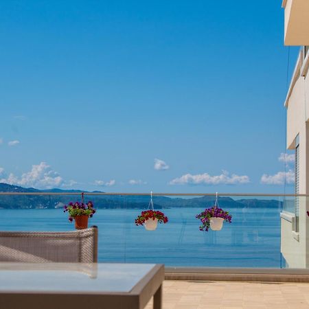 Luxury Sea View Apartaments Sarande Bagian luar foto