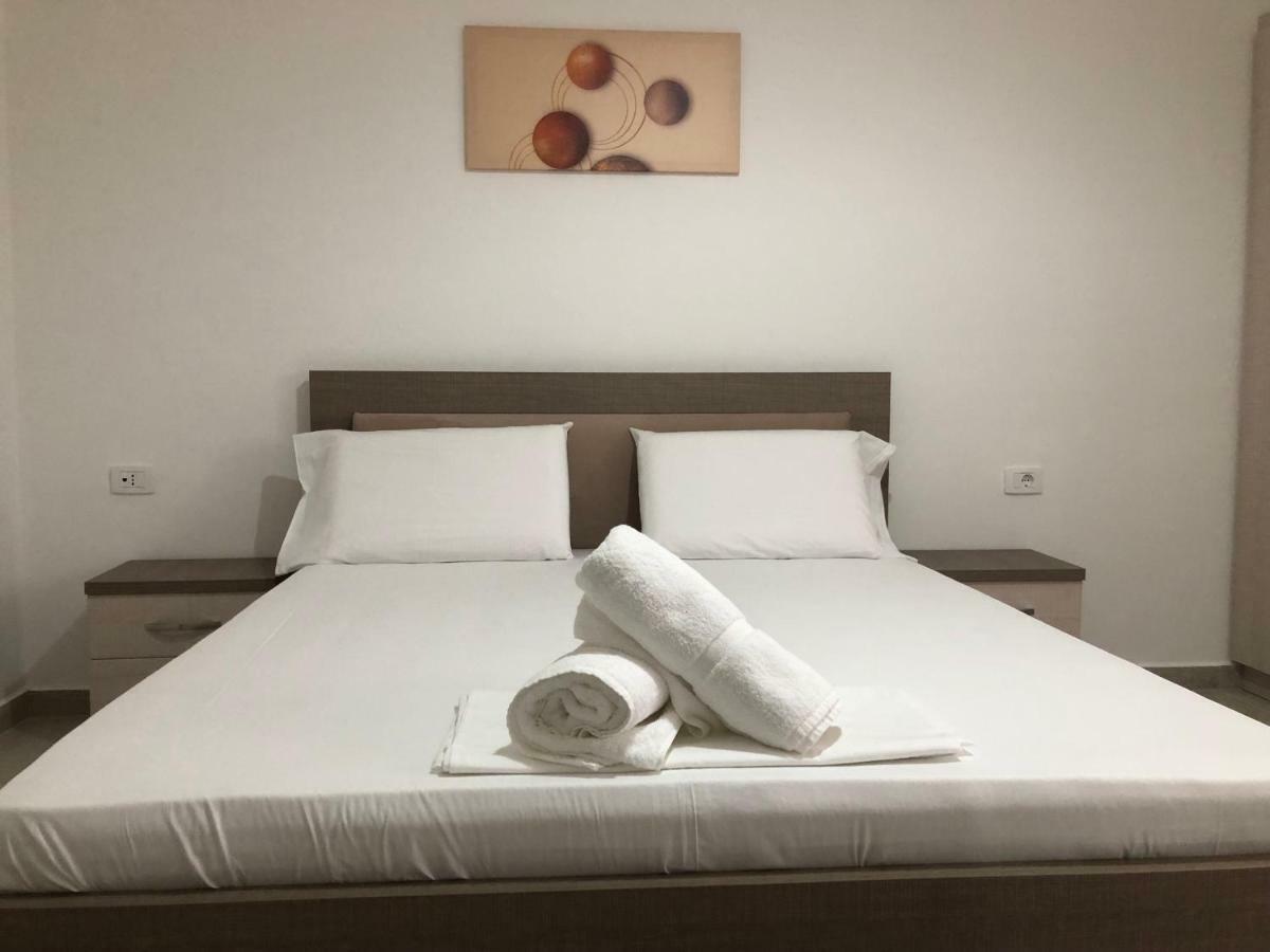 Luxury Sea View Apartaments Sarande Bagian luar foto