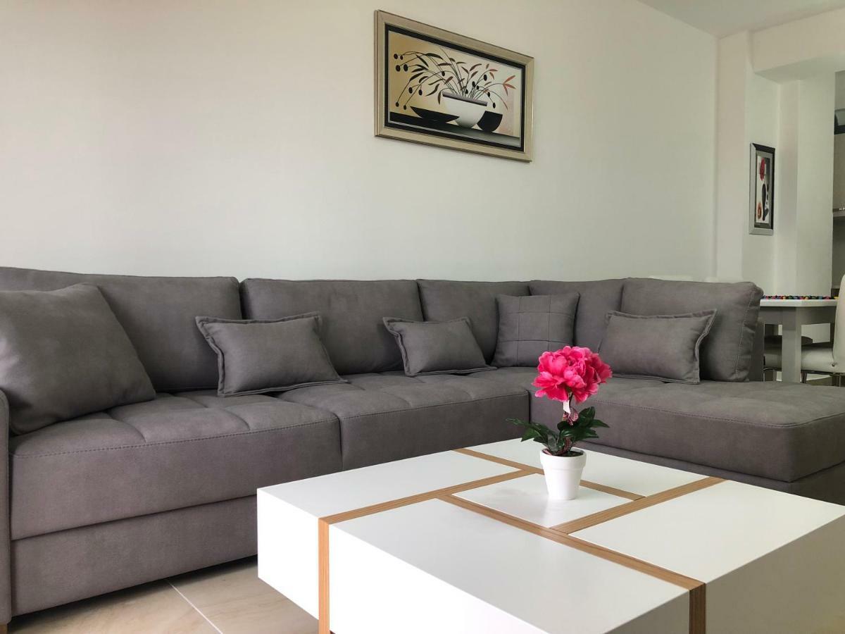 Luxury Sea View Apartaments Sarande Bagian luar foto